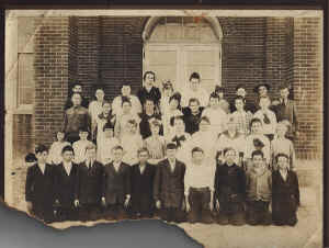 Decatur School 5th grade  about 1918.jpg (1057647 bytes)