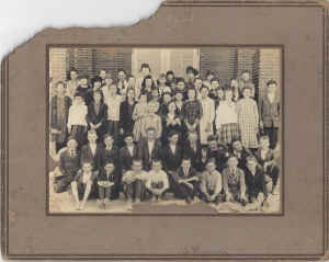 Decatur School 6th Grade about 1919.jpg (1553827 bytes)