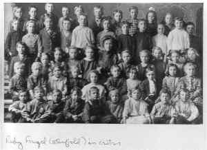1906 Dewey School Class.jpg (590758 bytes)