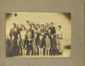 1916 Sand Flat School Group.jpg (859816 bytes)