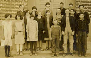 Crafton School Group about 1920-closer.jpg (324788 bytes)