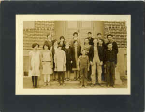 Crafton School Group about 1920.jpg (863516 bytes)