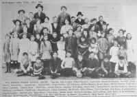1913 Wilson Prairie School Group.jpg (1818349 bytes)