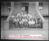 1909 Group Picture at Neel Hall.jpg (2033620 bytes)